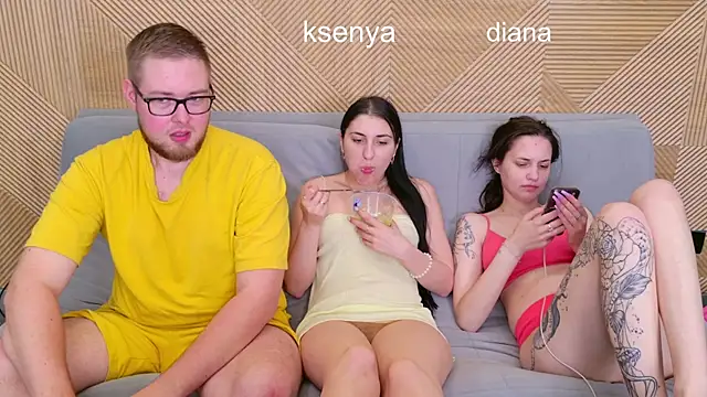 Ksenny Chat XXX live