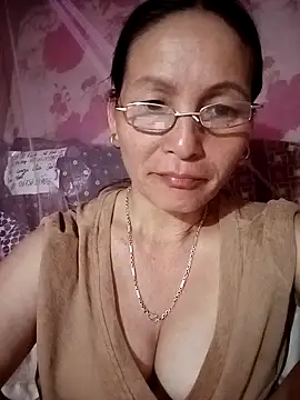 XXX chat uživo modela Cucci07