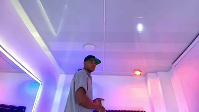 Cristal_and_luke 现场XXX聊天