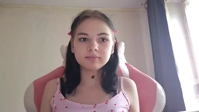 MilaTease XXX чат на живо