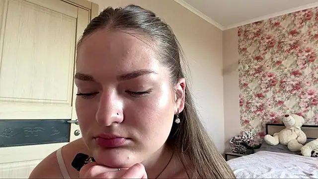 lizzzanatooo's Live XXX Chat