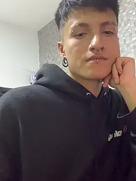 Milan_Bach Adlı Modelin Canlı XXX Sohbeti