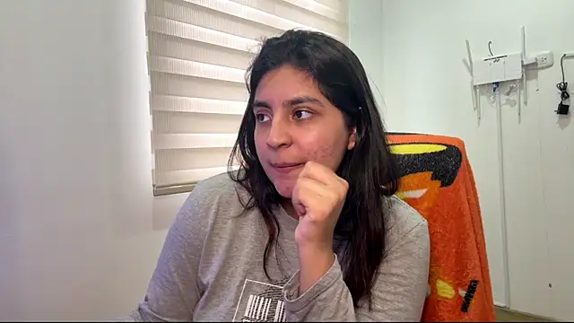 دردشة cloe_small الجنسية المباشرة
