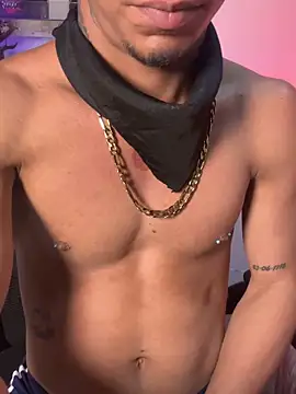 CRAZY-BOY99 Adlı Modelin Canlı XXX Sohbeti