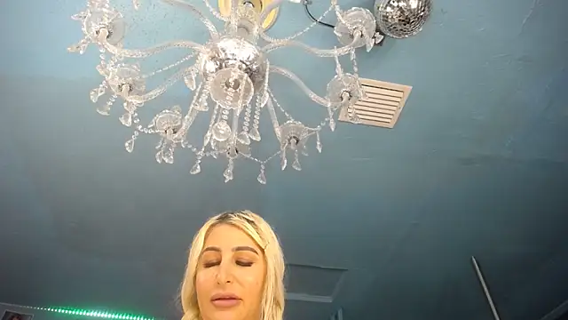 ADRIANNA_FOX élő XXX-chatje