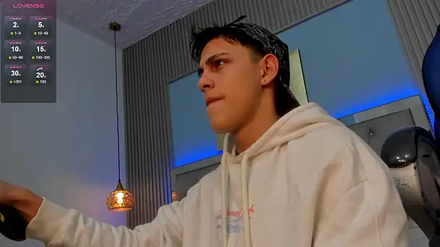 Ethanx18_ élő XXX-chatje