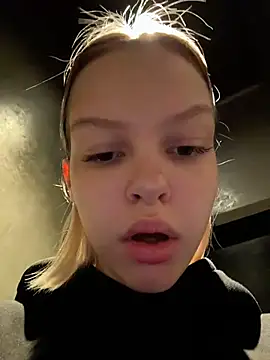 AshleyMur Adlı Modelin Canlı XXX Sohbeti