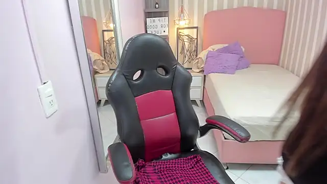 Chat +18 de LORELAIGIVEN ao vivo