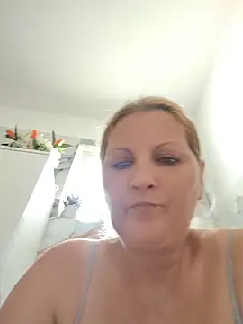 Divineblond Adlı Modelin Canlı XXX Sohbeti