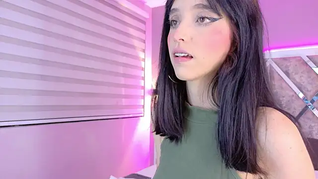 Chatroom XXX en direct de MeganR_