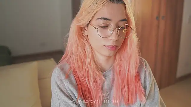 dearnina_ élő XXX-chatje