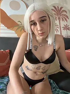 vanille13r Adlı Modelin Canlı XXX Sohbeti