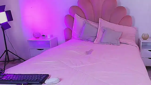 MiaColucci18 – Naživo XXX chat
