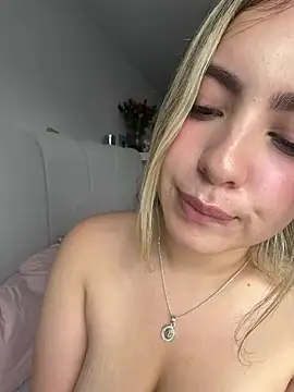 Chat XXX en directo de Cloee_Rainbow1