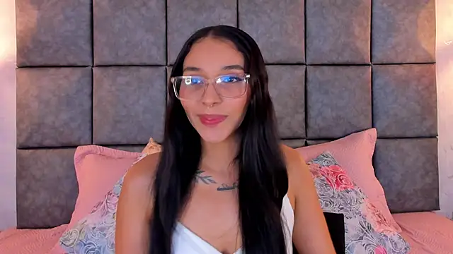 Roseaurora live XXX chat