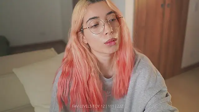dearnina_ XXX чат на живо