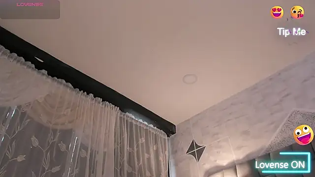 Chat +18 de CarolineFyre ao vivo