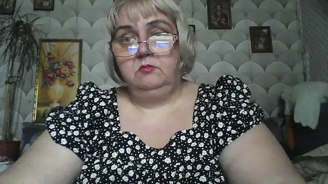 MarinaFarina53's Live XXX Chat
