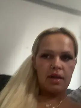 BlondeMilfXo's Live XXX Chat