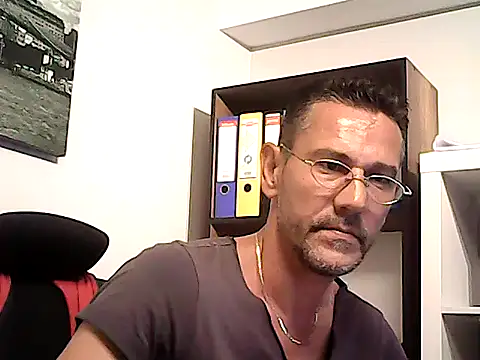 mastercharisma35 Adlı Modelin Canlı XXX Sohbeti