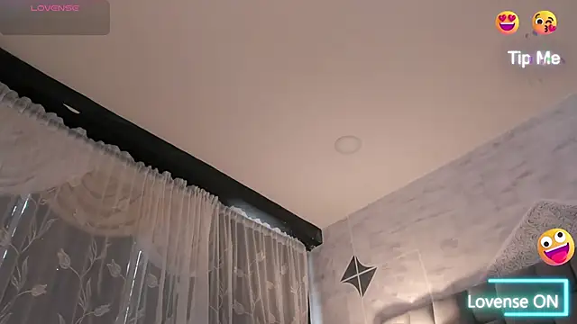 צ'אט XXX בשידור חי של CarolineFyre