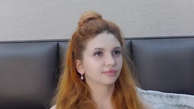XXX chat uživo modela FoxyJoy
