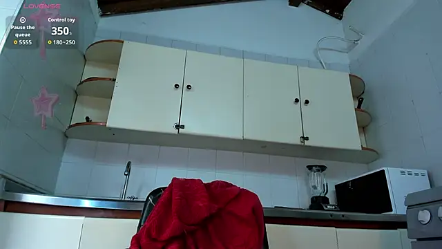 BustyGlow élő XXX-chatje