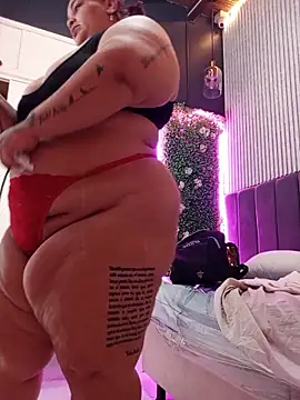 Chat +18 de OneLustyBBW ao vivo