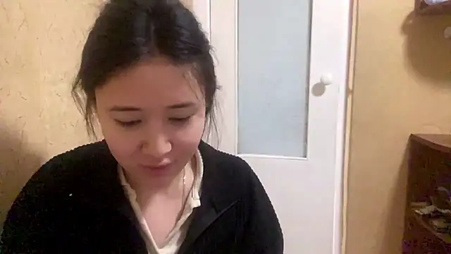 YourMiIa live XXX chat