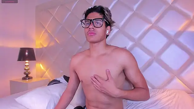XXX chat uživo modela MarcoDeluxxe