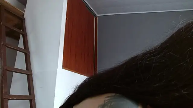 Emilia_1995 现场XXX聊天