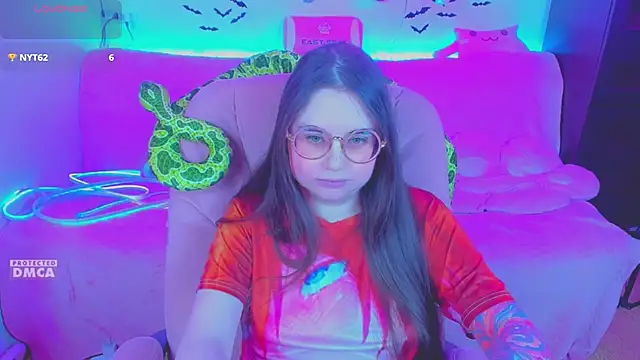 Lolisuccub Adlı Modelin Canlı XXX Sohbeti