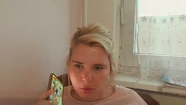 HornyElena élő XXX-chatje