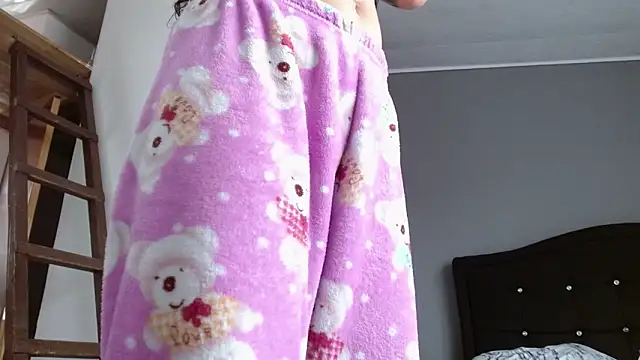 Emilia_1995 Adlı Modelin Canlı XXX Sohbeti