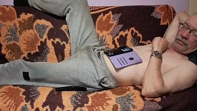 Chat +18 de cumloverboyxx69 ao vivo