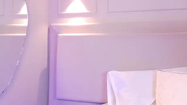NaomiKlarc's Live XXX Chat