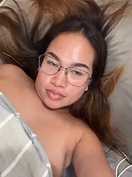 XXX chat uživo modela Ponthip