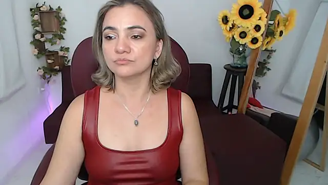 ana_milf Adlı Modelin Canlı XXX Sohbeti