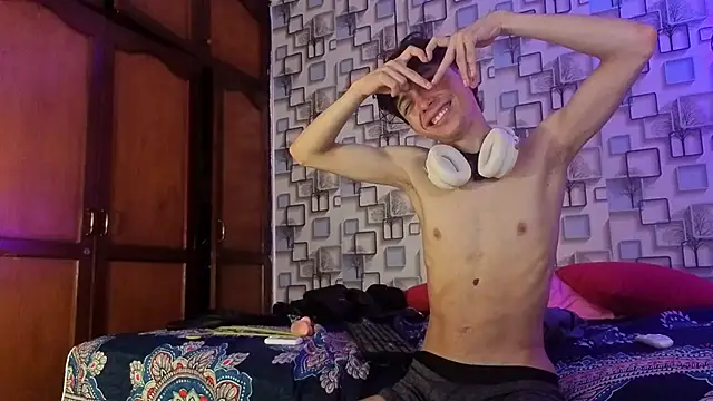 Twink_Sebas7 Adlı Modelin Canlı XXX Sohbeti