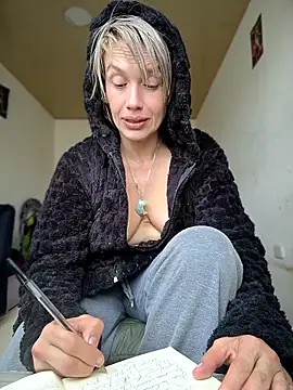 MARILYNMADELENAKOVANOVA Adlı Modelin Canlı XXX Sohbeti