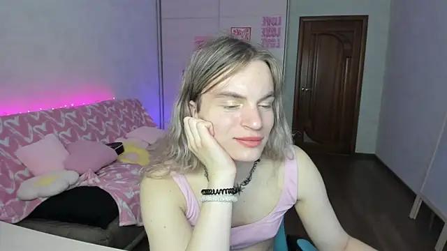 milliKira006 Adlı Modelin Canlı XXX Sohbeti