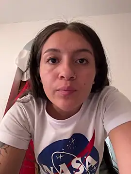 Chatroom XXX en direct de Alyha_cortes_