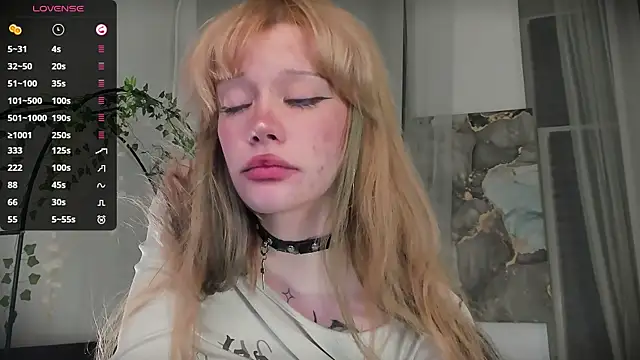 XXX chat uživo modela boobsybootie