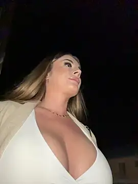IsabellaEtthan XXX чат на живо