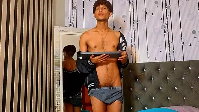 Alex_Bloom élő XXX-chatje