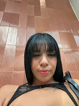 צ'אט XXX בשידור חי של MonserratJons01