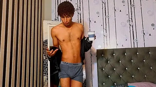 Chat +18 de Alex_Bloom ao vivo