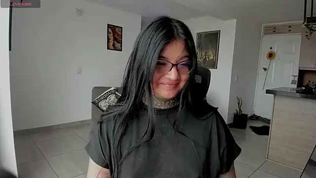 Unatatuada Chat XXX live