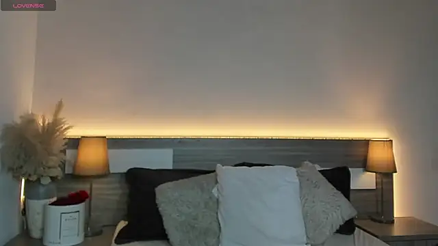 ZarahFoxx's Live XXX Chat