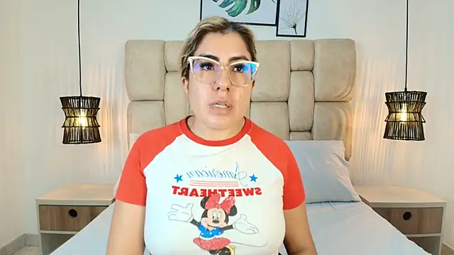 AdharaSmithh's Live XXX Chat